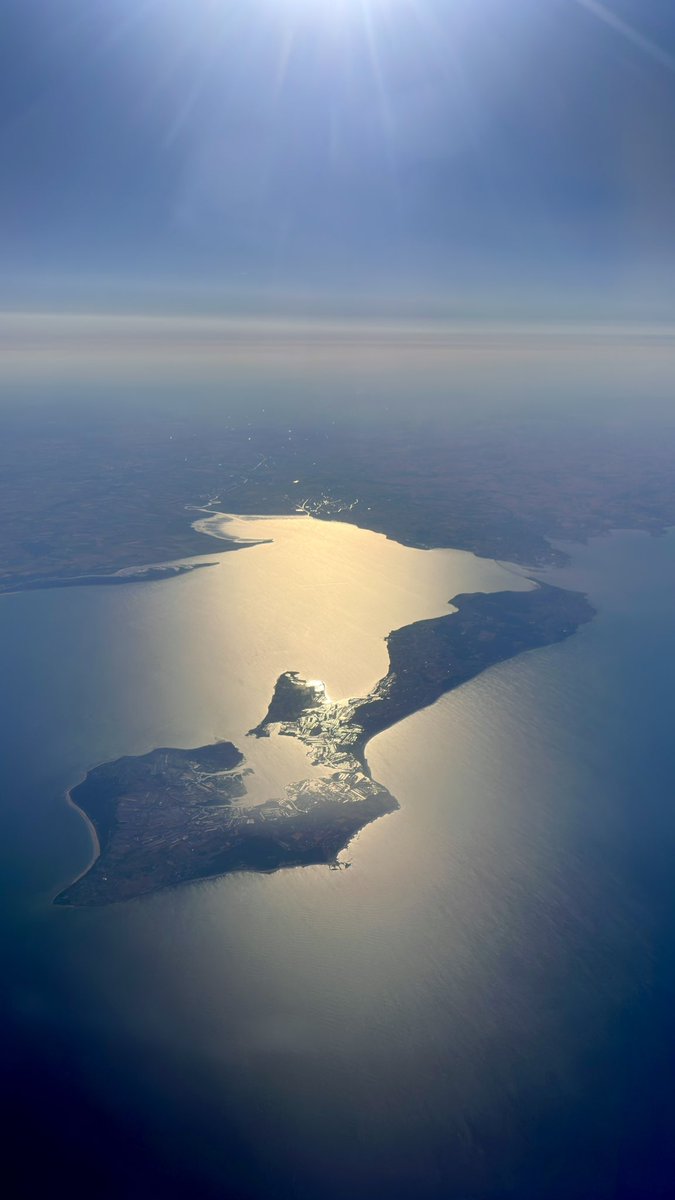 volsdemax's tweet photo. L’île de Ré ce matin à 10,000m d’altitude 😍✈️ https://t.co/eogFZLGmvt