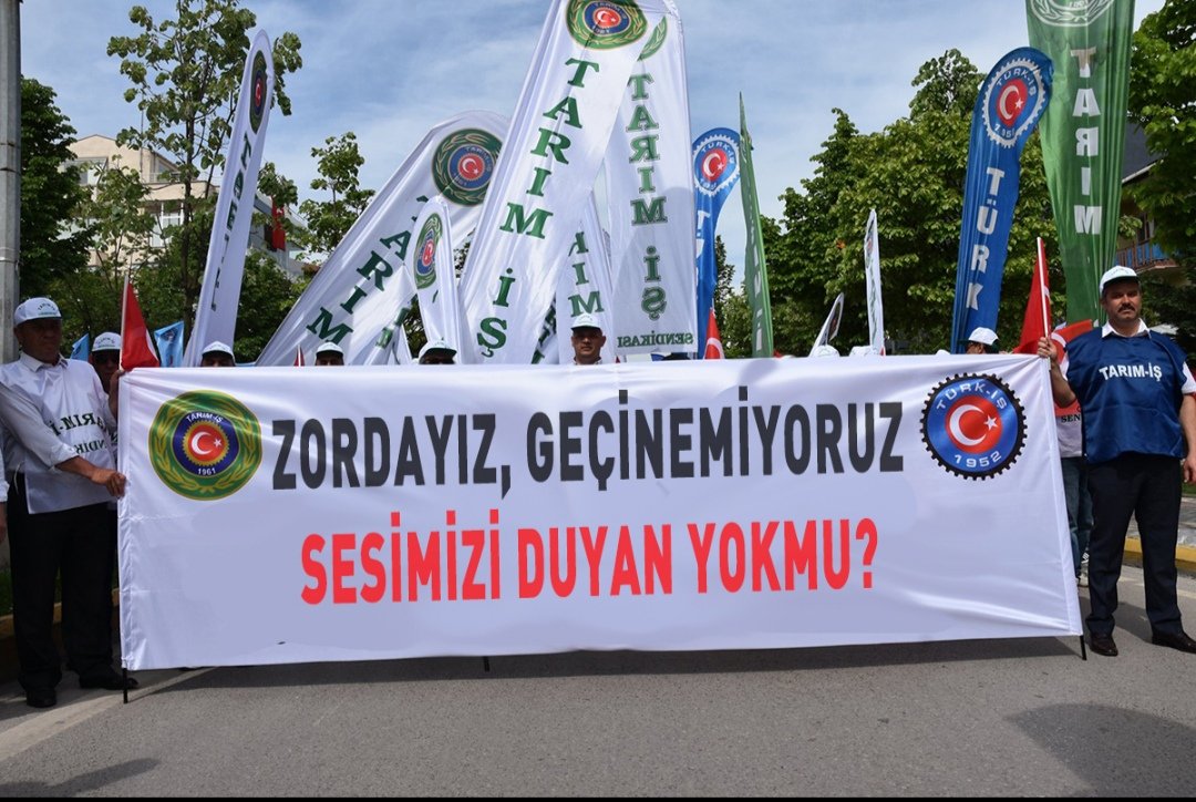 600 bin kamu işçisi,
210 gündür sözleşme bekliyor,
Ekonomik olarak bittik,
Psikolojik olarak bittik,
İş barışı olarak bittik,
Sosyalleşme olarak bittik,
İşçiler olarak bittik 
#zordayizgecinemiyoruz 
<a href="/hakiskonf/">HAKİŞ KONFEDERASYONU</a> <a href="/turkiskonf/">TÜRK-İŞ</a>