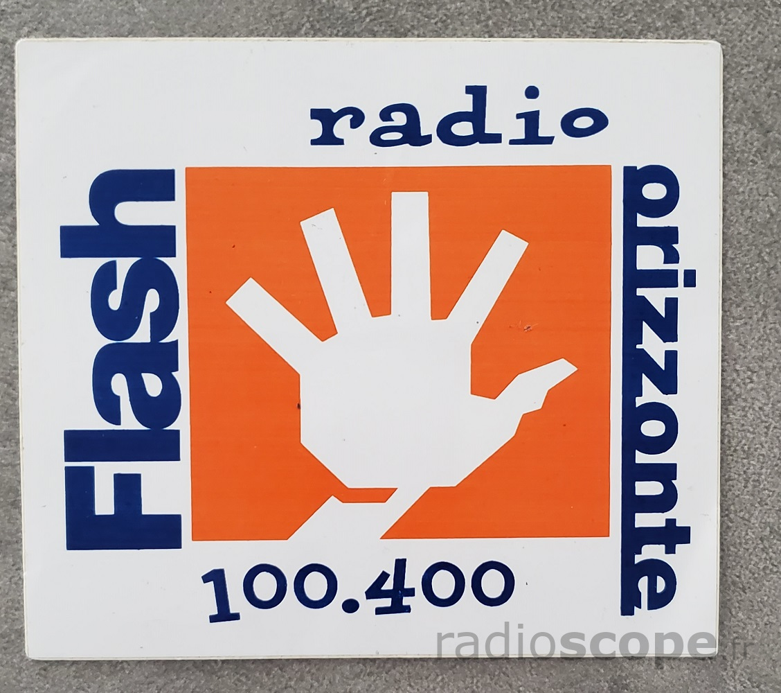 #CollectorduVendredi 🇮🇹
Un peu de voyage en Italie avec un autocollant collector de Radio Flash Orizzonte, une ancienne radio indépendante de Turin. Elle avait émis 43 ans sur les ondes, et fermée mi-2019.