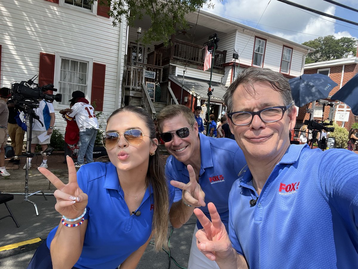 TuckerFox5's tweet image. We call this Zip Trip pose - the ‘Annie Mae’ . Have a great weekend… @anniemaemedia @stevechenevey