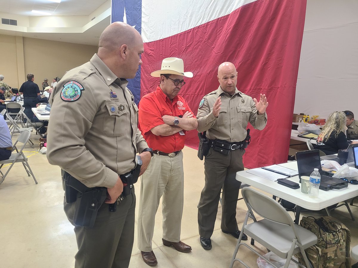 PeteFlores_TX's tweet image. On the ground in Kerrville today, speaking with Texas Game Wardens at the Emergency Operations Center. I’m grateful for their tireless work and continued efforts to keep Texans safe.