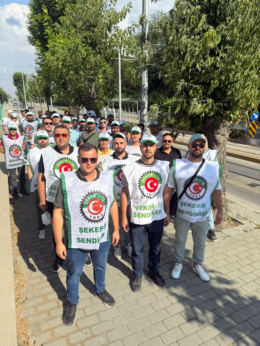 DokuzlarHamit's tweet photo. #zordayizgecinemiyoruz
#zordayizgecinemiyoruz @HMBakanligi @bestepe @csgbakanligi https://t.co/dmjhUoOutr