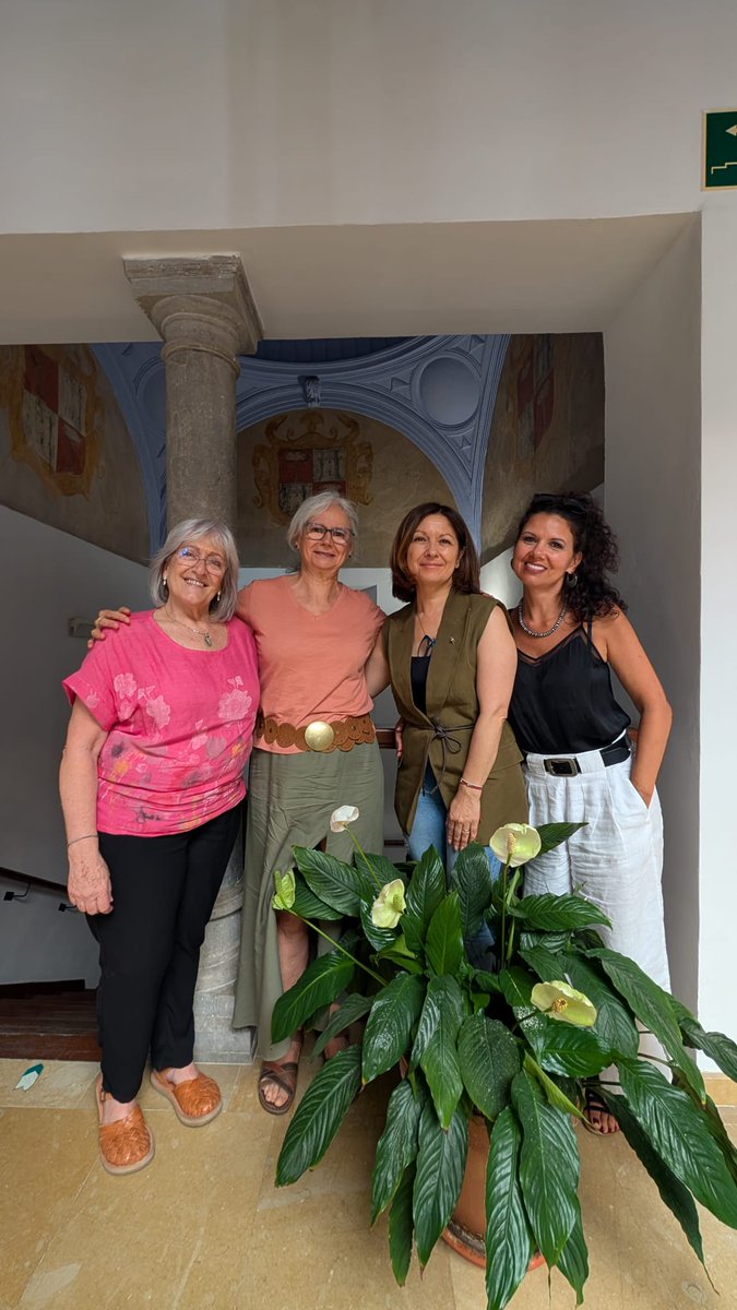 Hoy M10F hemos tenido el placer de presentar a la Concejala de Igualdad, Encarnación González, nuestro proyecto de la Red de Espacios Seguros del #PuntoVioleta. ¡Estamos ilusionadas por anunciaros que en los próximos días lo compartiremos con toda la sociedad!  <a href="/NannyGonzlez21/">Nanny González</a>