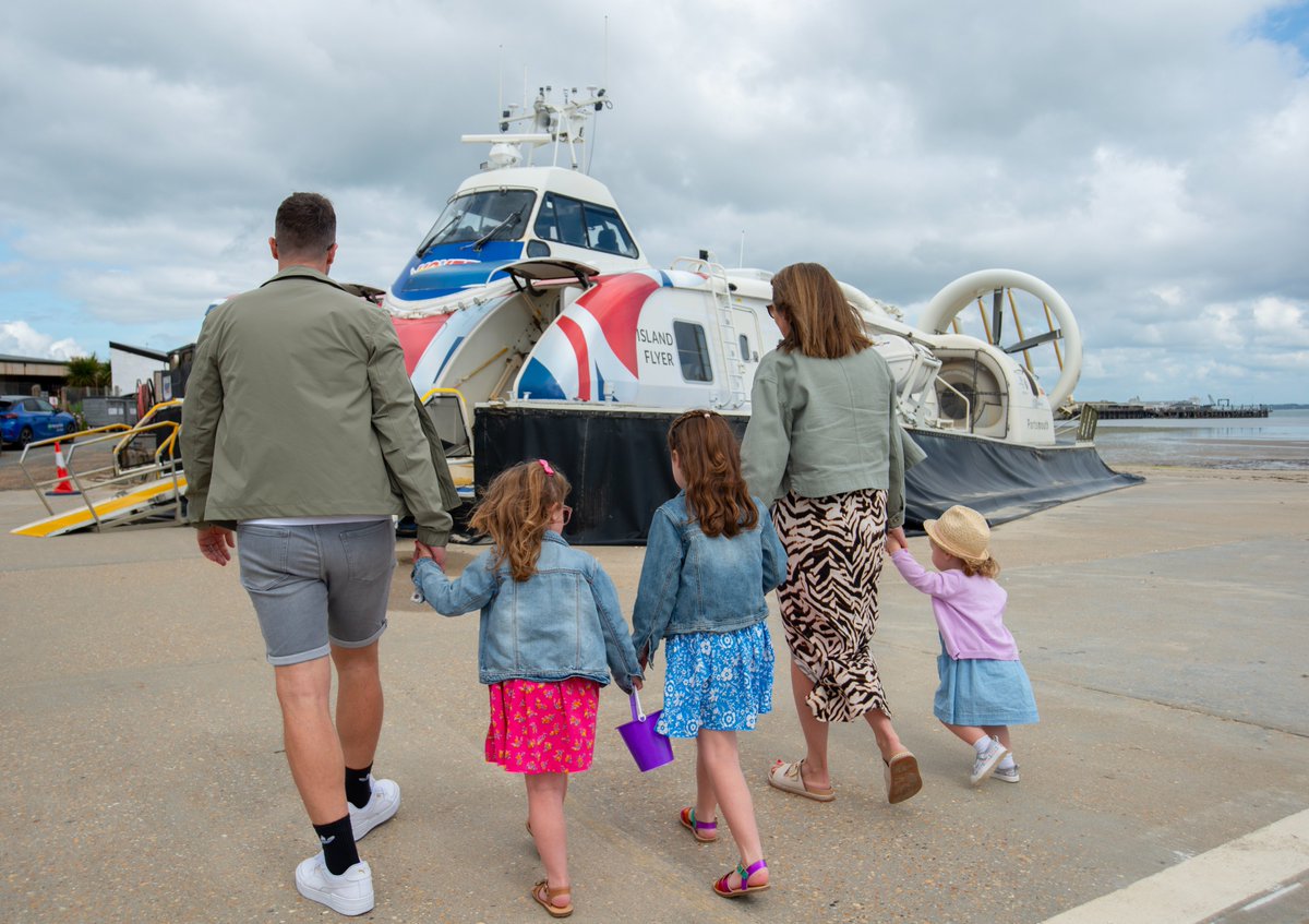 🌞 Our £60 Family Flyer is back for the Summer! 👨‍👩‍👧‍👦

Fly a family of 5 across the Solent to or from the Isle of Wight for less - 2 adults and up to 3 children.

Book online 24 hours in advance, available until 31st August!

🔗 hovertravel.co.uk/FamilyFlyerDay…
