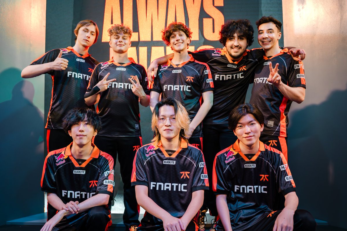FNATIC_JP's tweet photo. The two best teams in the world🧡🖤 https://t.co/bfX0xxvb1A