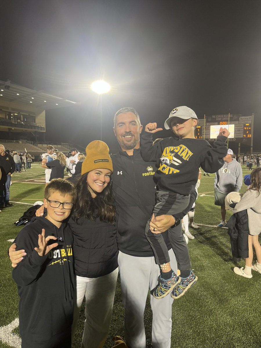 LMasters8's tweet image. Happy anniversary to the best wife, mom, and friend I could ask for! Amber Masters thank you for putting up with me I love you! 😘