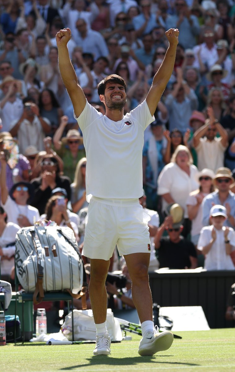 CARLOS ALCARAZ IS HEADED TO HIS THIRD STRAIGHT WIMBLEDON FINAL 😱🏆

He defeats Taylor Fritz in the semi finals to advance