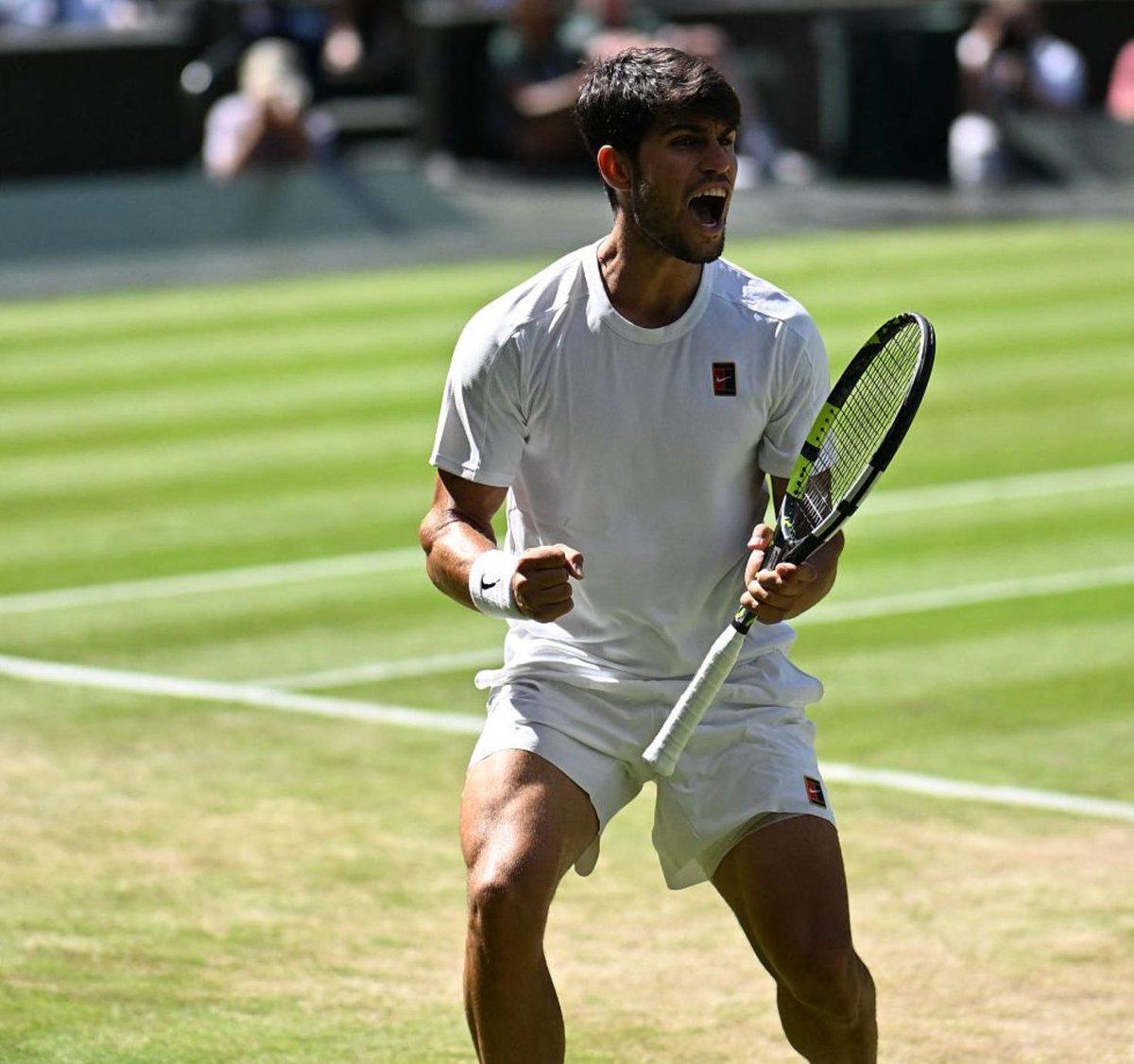 22 year old Carlos Alcaraz defeats Taylor Fritz 6-4, 5-7, 6-3, 7-6(6) to reach a 3rd consecutive #Wimbledon final. 

6th Grand Slam final (won the previous 5)

24 consecutive tour wins 
20 consecutive Wimbledon wins
18 consecutive grass wins

35-3 on grass in his career (92,1%)