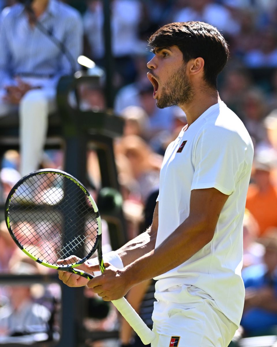 ALCARAZ ES FINALISTA DE WIMBLEDON.

Tres años seguidos llegando a la final.

Con solo 22 años.

Un animal.