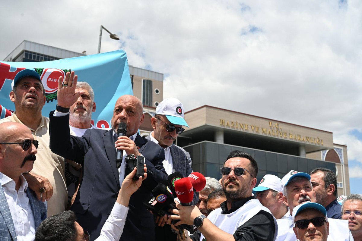 ozsagliksen's tweet photo. Depremde enkaz altından can kurtardık, Pandemide evimize gitmeden çalıştık, Selde botlarla vatandaş taşıdık, Yeşil vatan için hep nöbetteyiz.  KÇP’de adil bir teklif bekliyoruz!
#işçimüjdebekliyor

@tcbestepe @HMBakanligi @csgbakanligi https://t.co/tyBabJjBTf