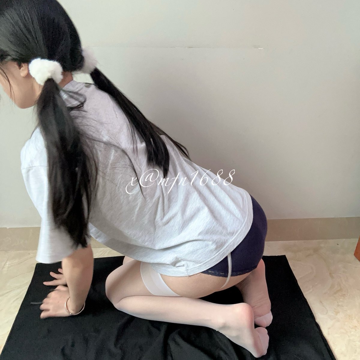 福利姬生水芋头分享的黄推图片2 - 网红私拍内容