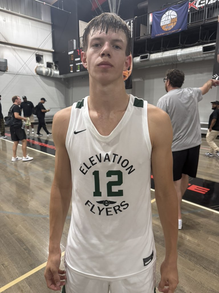 Hudson Rooney plays with great energy and makes winning plays. He showed impressive basketball IQ in clutch moments, helping lead his team to victory. Rooney stays poised, picks his spots wisely, and plays with efficiency and purpose. (Elevation Flyers)