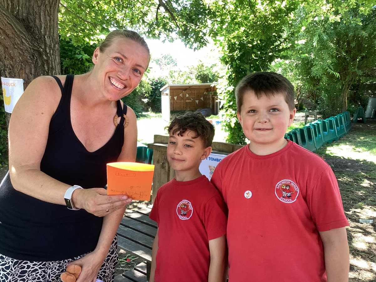 During RE the Foxes learnt the importance for everyone in a community to care and treat everybody with kindness. They decided to show how grateful they are to the adults that have helped their school this year by making them cards. <a href="/AquilaTrustUK/">Aquila</a> #kindness