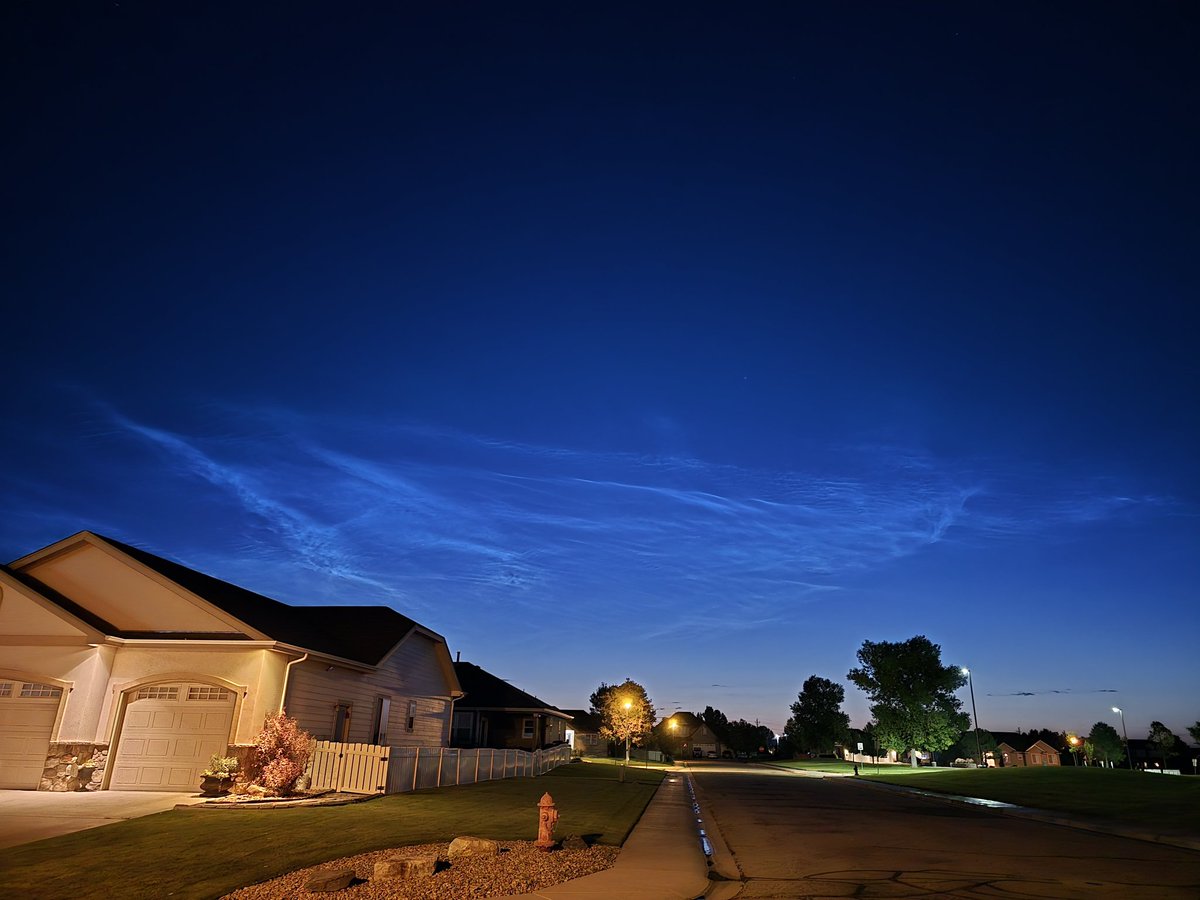 ColoradoWXNut's tweet image. I believe these are Noctilucent Clouds of I'm not mistaken. Yes or no?
Taken at 425am this morning.
Eaton, Colorado
#cowx @NWSBoulder