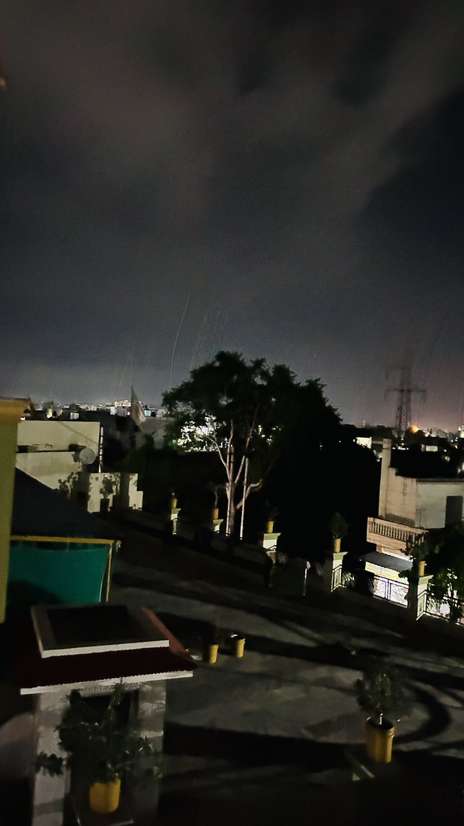 रात का क्या शानदार नजारा है 

ठंडी ठंडी हवाएं 

#BEAWAR 
#Nightview