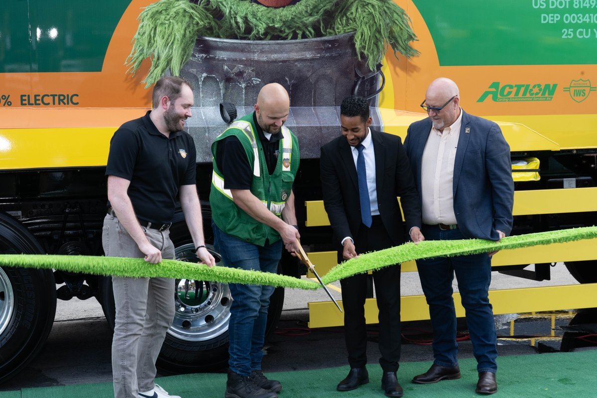 We're thrilled to announce we’ve teamed up with #SesameWorkshop to make #OscarTheGrouch the face of our new EV collection truck! Keep an eye out for the Oscar truck helping us keep our city clean!
#ActionEnvironmental #ActionCarting #InterstateWasteServices #SesameStreet