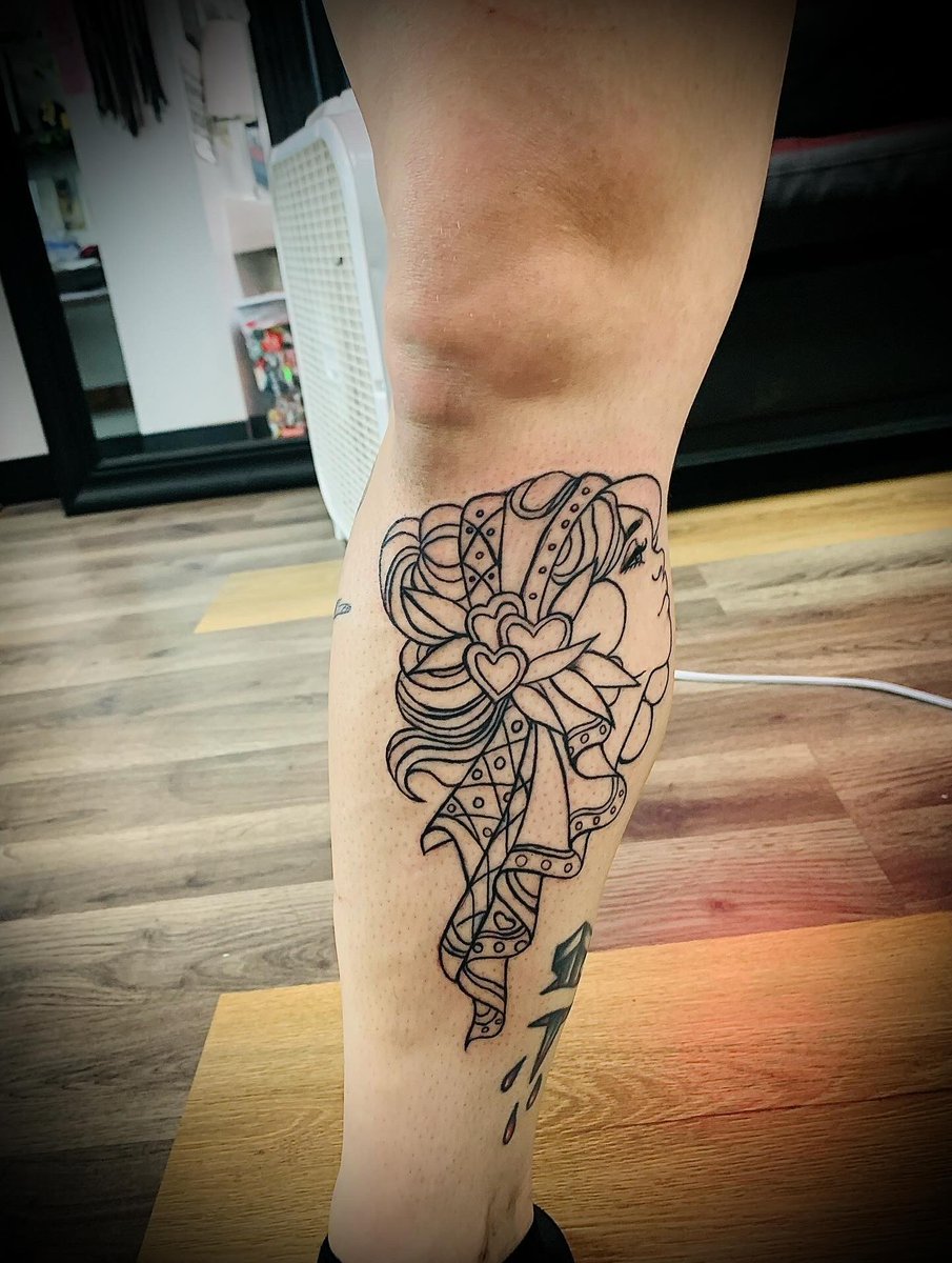 At my last shop during my apprenticeship, I wasn’t allowed to tattoo myself, so I finally took the time to decorate my own body BECAUSE I CAN.