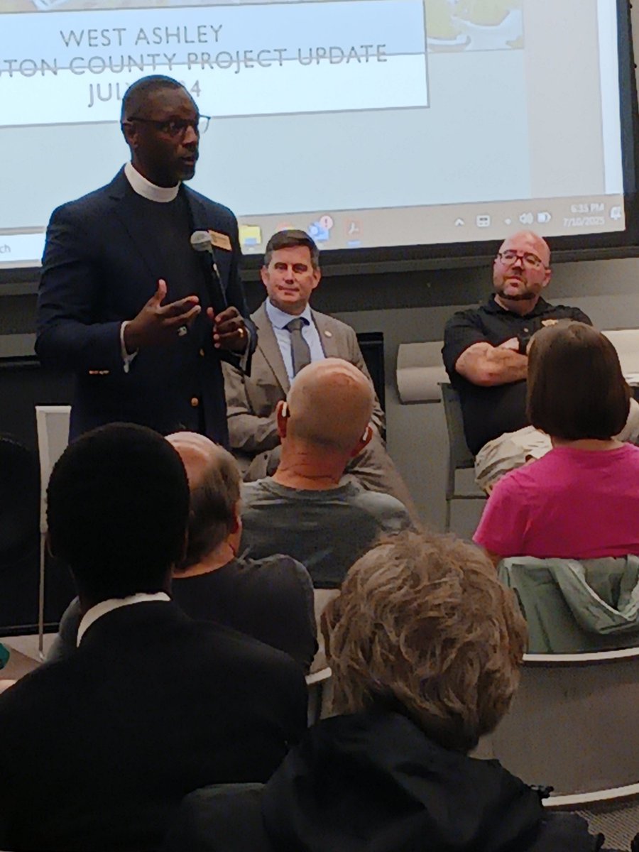 EdCSutton's tweet image. We had a great City, County, State Townhall in West Ashley last night.
Thanks to all the folks who came out. Traffic congestion, sidewalks, traffic signals, and flooding were top citizen concerns.
We will certainly plan more of these events around the district 👍