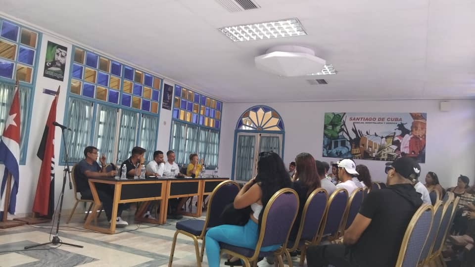 palmares_stgo's tweet image. Se celebra en Santiago de Cuba recorrido e intercambio con jóvenes trabajadores de la sucursal #palmares.
#VeranoSiempreJóven