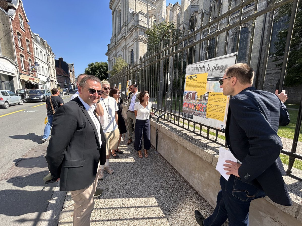 🎨 « L’Art mural : un dialogue entre patrimoine et création urbaine » s’expose rue Méaulens à Arras !
➡️ Un voyage visuel, de l’art pariétal au street art, dans le cadre du Pharos Urban Fest (jusqu’au 25 juillet).
🔗 Programme complet : arras.fr/actualite/les-…