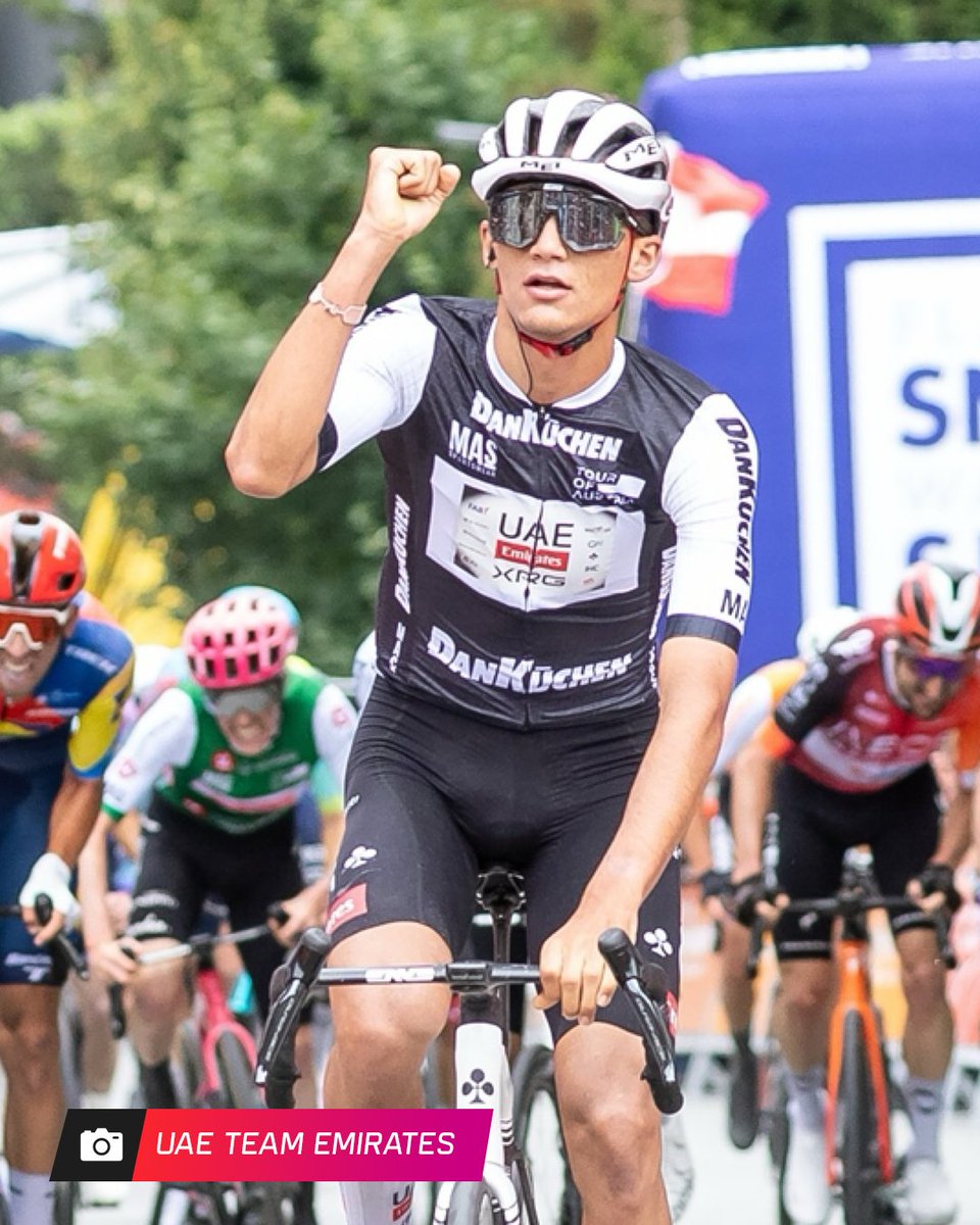 Dos al hilo para Isaac: #DelToro ganó la Etapa 3 del #TourOfAustria y ratificó su buena condición. El mexicano es el mejor joven, lidera la clasificación por puntos y se encuentra segundo en la general a 3" de su compañero Felix #Grobschartner. ✅🇲🇽