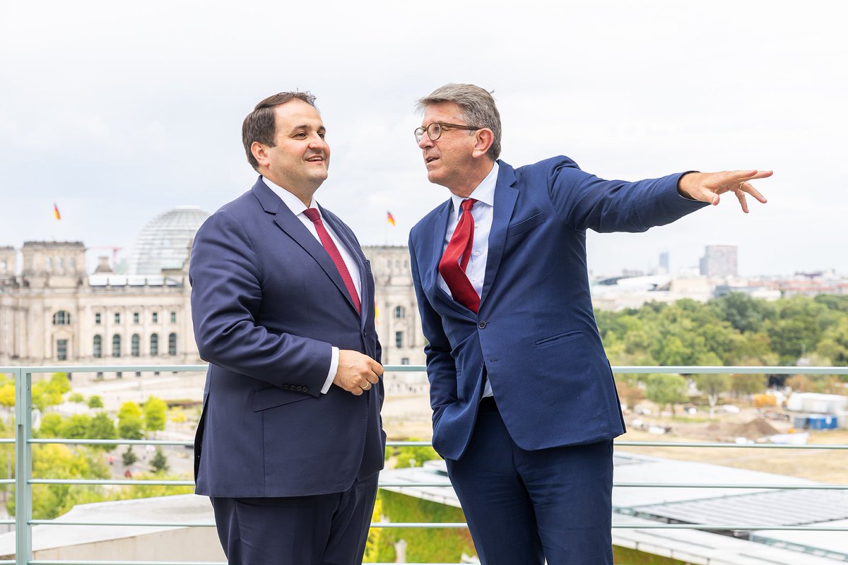BundesKultur's tweet image. Die Fusion von RTL & Sky ist ein starkes Signal für den Medienstandort. Weimer & Liminski in Berlin einig: Deutschland braucht private Medienhäuser, die Vielfalt & Branche sichern. Das nächste Treffen ist schon geplant - in Bonn.