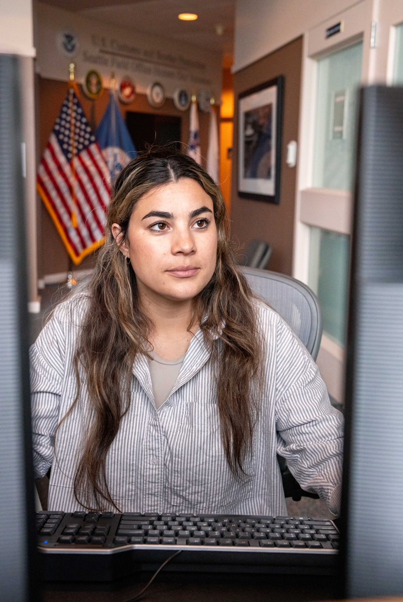 DFOSeattle's tweet image. Here at the @cbp Seattle Field Office, our Mission Support division is committed to promoting the integrity and security of the workforce. Our Mission Support Specialists play a critical role in safeguarding our nation and protecting the American people. #OFOProud馃嚭馃嚫