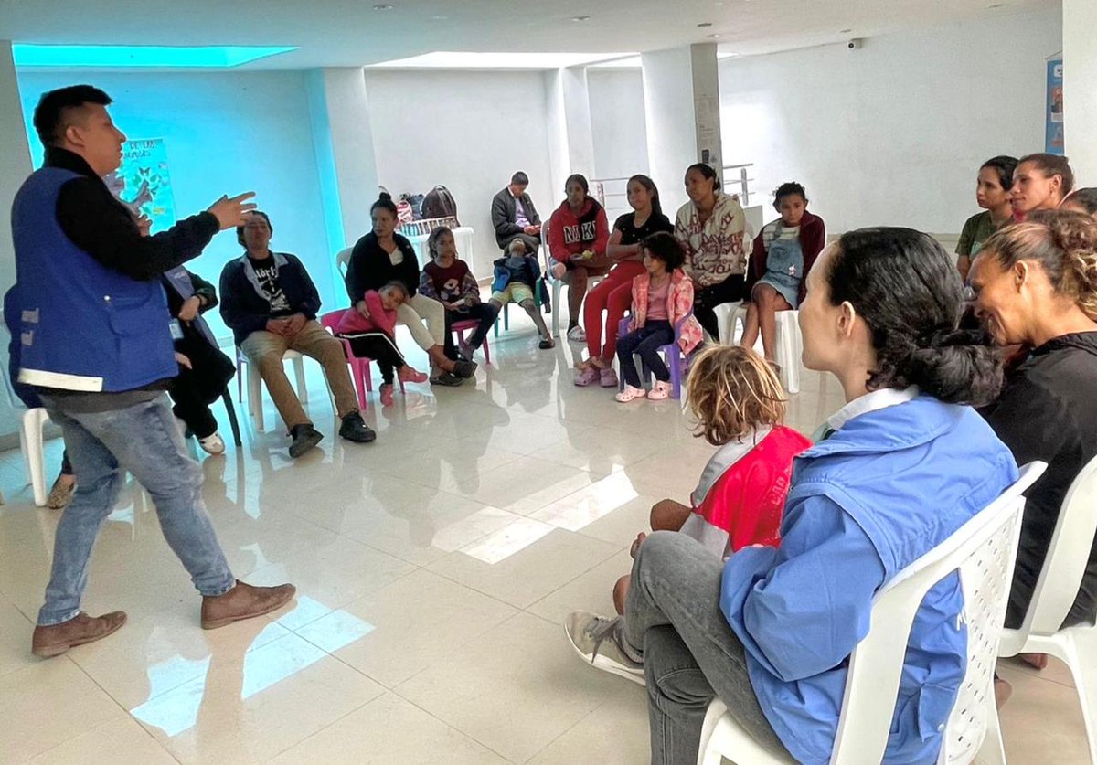 ONUMujeresCol's tweet photo. #ProtegerALasCaminantes 👣 En #Nariño fortalecemos los liderazgos de organizaciones de base y protegemos a mujeres y niñas en movilidad. Entregamos dotaciones y kits humanitarios para mejorar su respuesta ante riesgos y asegurar entornos más dignos. https://t.co/6oeBsdo0Nc