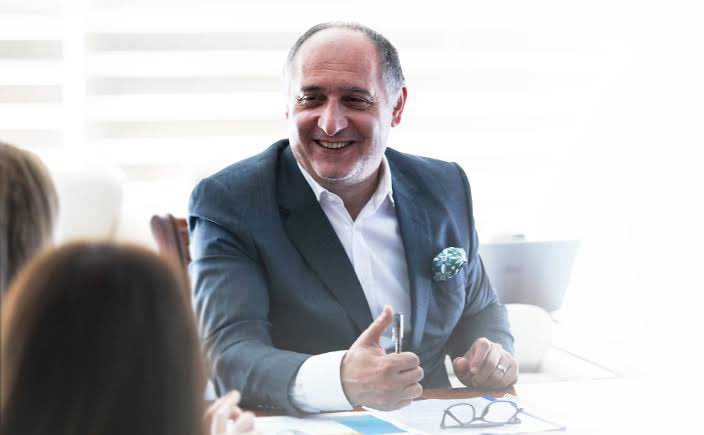 Tutuklu İBB yöneticisi Yavuz Saltık: 

“Bugün her biri birer marka hâline gelen Halk Süt, Yuvamız İstanbul Kreşleri, burs destekleri gibi projelerin hayata geçirilmesinde rol almış bir bürokratım.

İddiaları bırakın kabul etmeyi, komik buluyorum.” (bianet)