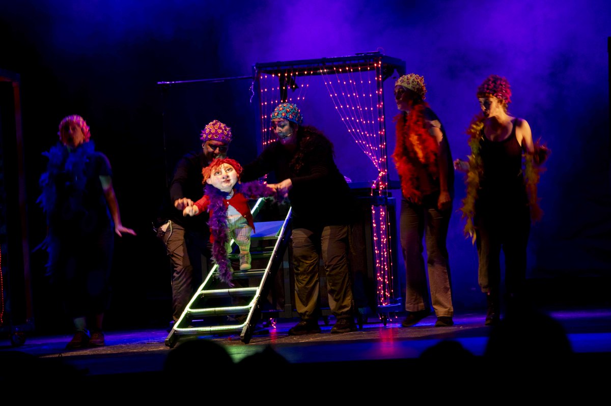 🐳 Malena Ballena (estreno) de Titiritrán Teatro llega al #FEX2025 con una historia entrañable sobre la autoaceptación. Títeres, música de Lara Bello y mucha ternura en un montaje para todas las edades.
🎭 📸 Teresa Montellano | José María González
#TeatroFamiliar #Granada