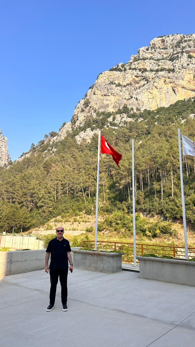 Ziya SÖZEN (@ziyasozen) on Twitter photo Dalgalandığın yerde ne korku, ne keder...
Gölgende bana da, bana da yer ver.
Sabah olmasın, günler doğmasın ne çıkar:
Yurda ay yıldızının ışığı yeter. <a href="/lokmanbeyazz/">Lokman Beyaz</a> <a href="/muhaammedkoc/">Muhammet Koç</a> Dalgalandığın yerde ne korku, ne keder...
Gölgende bana da, bana da yer ver.
Sabah olmasın, günler doğmasın ne çıkar:
Yurda ay yıldızının ışığı yeter. <a href="/lokmanbeyazz/">Lokman Beyaz</a> <a href="/muhaammedkoc/">Muhammet Koç</a>