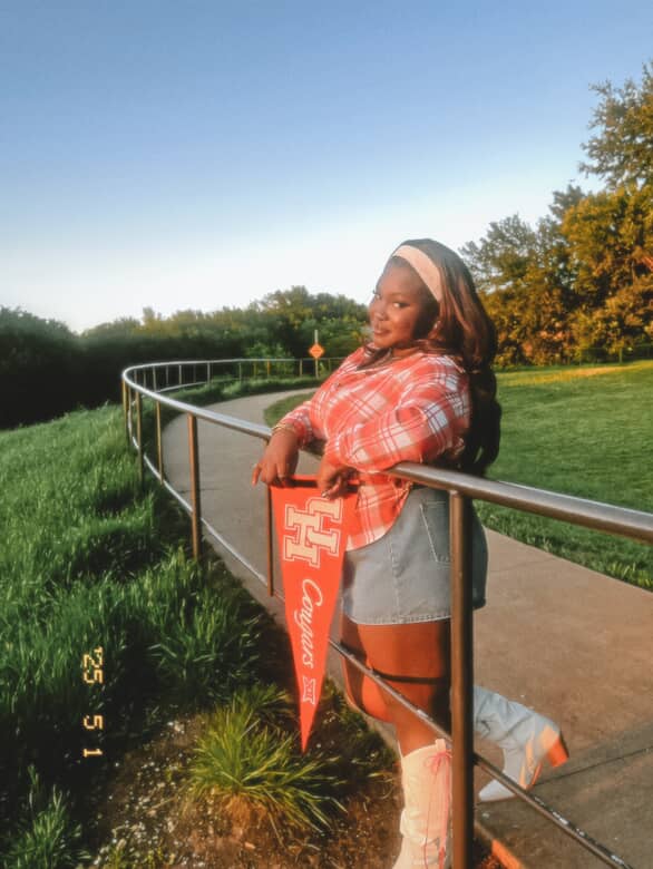 UHadmissions's tweet image. Houston Bound Highlight 🐾Paws up, Hannah - you're officially part of Coog Nation!
📊 Major: Economics
📍 Hometown: Dallas, TX
"I’m most looking forward to the independence, making new friendships and all the opportunities to learn, grow, and try new things!” - Hannah