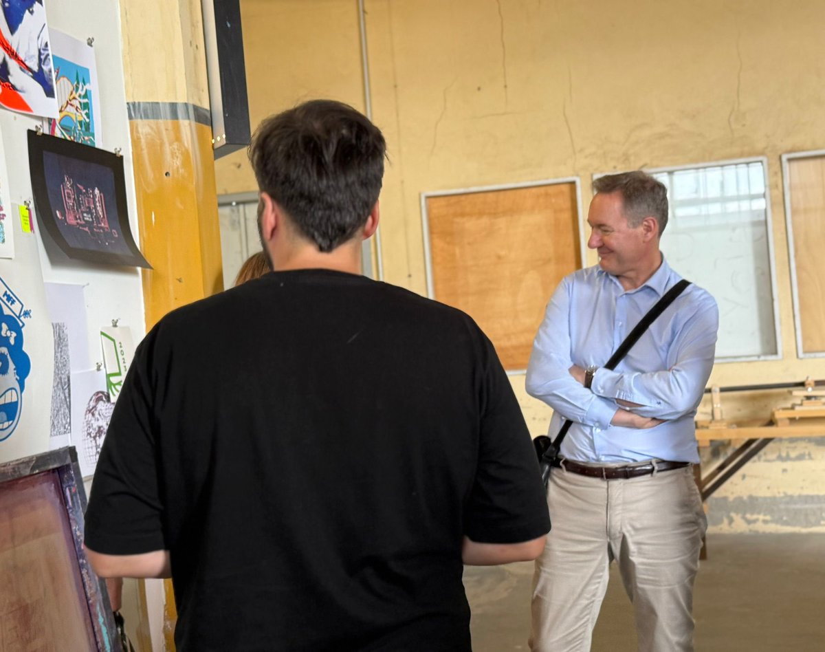 MajoriteGE's tweet image. 🙌 À Mulhouse, la @regiongrandest soutient les lieux qui font vivre la création contemporaine !
🤝 En visite à la Kunsthalle et à Motoco, @GillesFremiot, élu régional, a salué le travail mené pour la production artistique, la médiation et l’ancrage territorial.