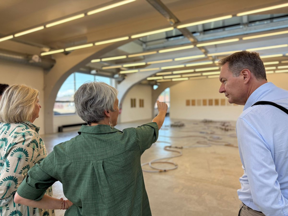 MajoriteGE's tweet image. 🙌 À Mulhouse, la @regiongrandest soutient les lieux qui font vivre la création contemporaine !
🤝 En visite à la Kunsthalle et à Motoco, @GillesFremiot, élu régional, a salué le travail mené pour la production artistique, la médiation et l’ancrage territorial.