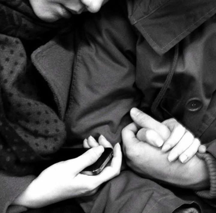 amiranaamo1's tweet image. عناق يدِ

بوح يغنيك عن أي كلام !!❤️

#بوح_الخواطر 
#مساء_الخير_والسعاده