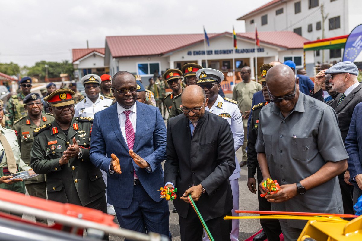 EuropeInGhana's tweet photo. @eu_eeas @EU_Commission 2️⃣ February: EU Ambassador, @IrchadR, handed over non-military equipment to @GhArmedForces and launched #AboveTheNoise - a platform for youth-led discussions on pressing national issues. 🪖 https://t.co/Hr8mPAc3ZB