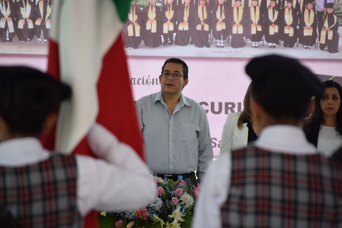 Jalil Gibrán Trejo Curiel, quien fungió como padrino de generación, en representación del ingeniero Khaled Ariosto Trejo Curiel, director de Grupo ANKHAL y del Grupo Hospitalario MEDENS periodicogritoinformativo.com/2025/07/11/con…