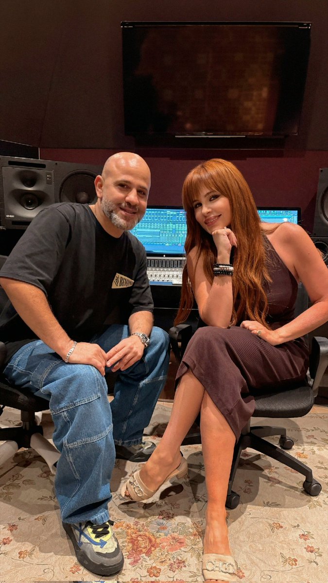 شو بصير لما يجتمع الصوت الجبّار مع اللحن الخطير؟
النجمة #كارول_سماحة و الملحن #عزيز_الشافعي والتحضيرات على نار 🔥