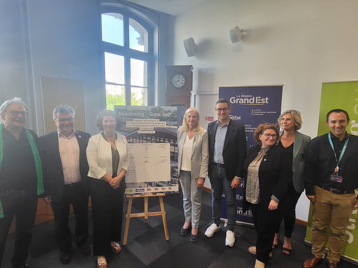 Steph_Dommange's tweet image. Présente aujourd’hui en gare de Strasbourg pour signer au nom de @SNCFVoyageurs un nouvel avenant au protocole d’accord et d’études pour l’aménagement et le développement du nœud ferroviaire de Strasbourg.
@regiongrandest @strasbourg @ConnectGares @SNCFReseau @SNCFimmobilier…