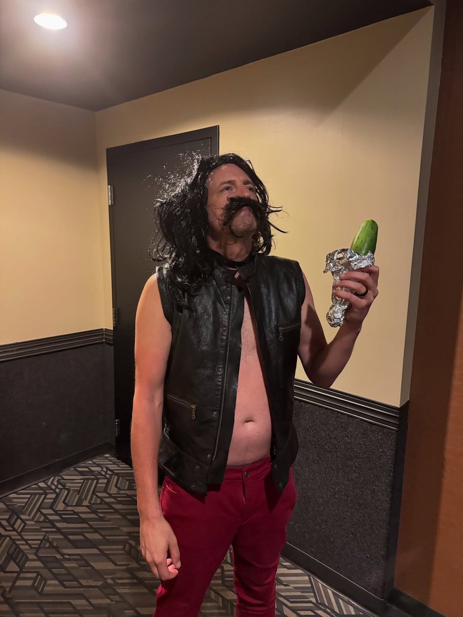 SpinalTap's tweet image. Our two word review, excellent taste. Congrats to our winners of the #SpinalTapLookAlike Contest!
(via IG: michaelweberjr, svensmith666, toddhanson, sparkling_princess)