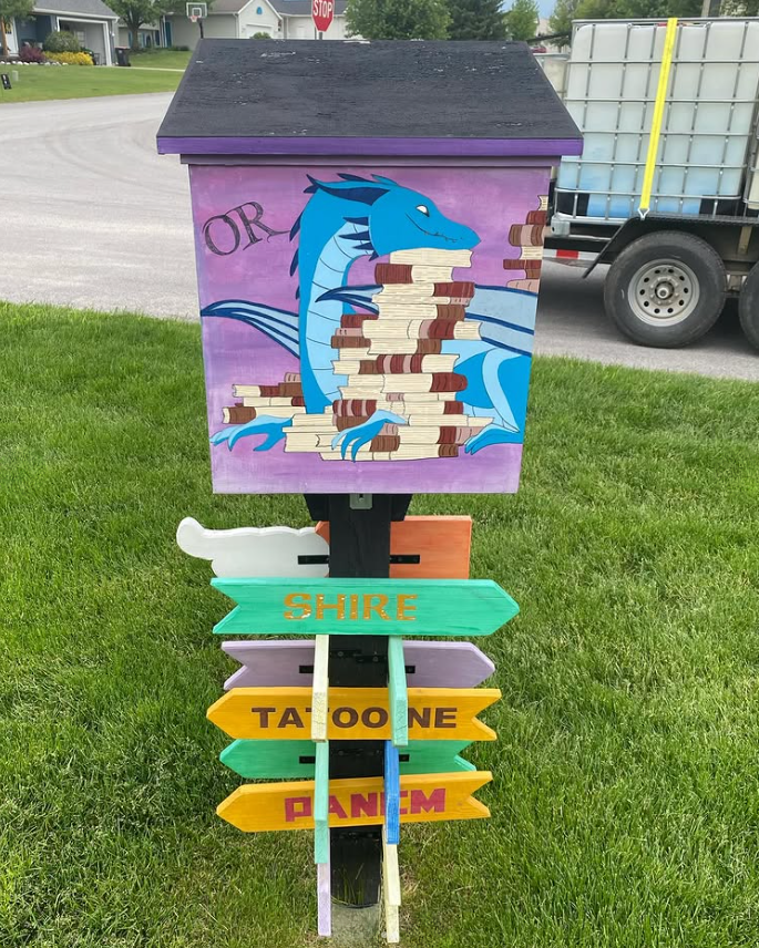 LtlFreeLibrary's tweet image. The Library of the Day is Little Free Library #164957 in Caledonia, MI! Are you a bookworm or a book dragon? 🐛🐲
Find a Little Free Library in your neighborhood by downloading our free mobile app: lflib.org/app