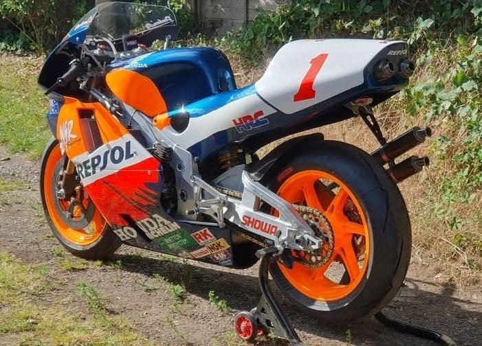 2Moto have released photos of the freshly painted Doohan Repsol