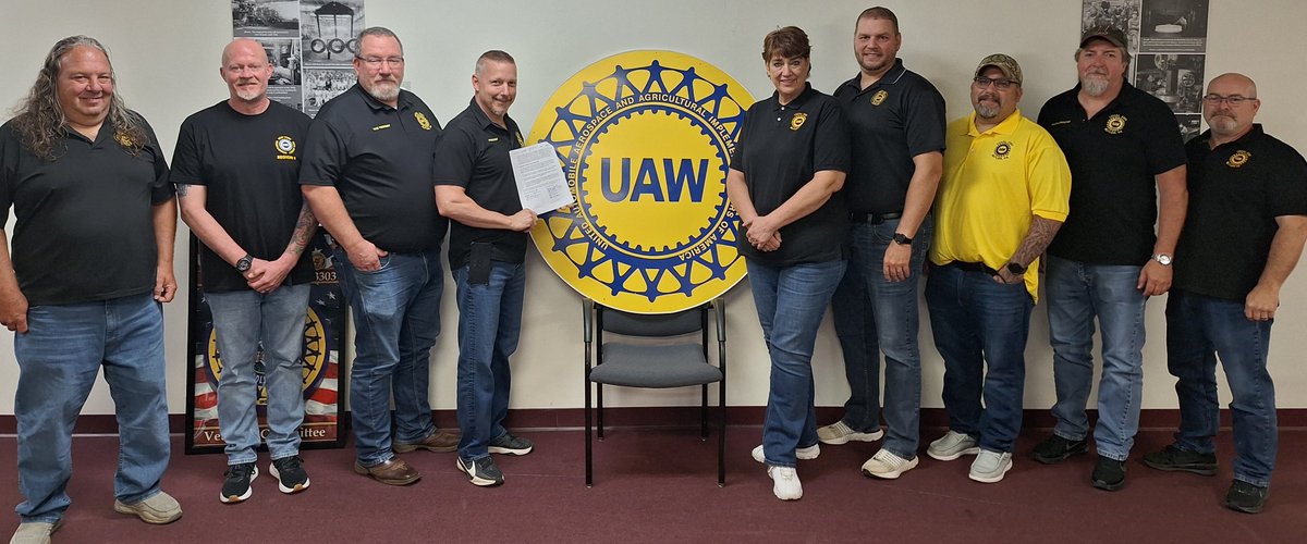 UAWregion9's tweet image. 🚨 VICTORY at BUTLER WORKS! 🚨
UAW Local 3303 ratifies a strong 3-year agreement with 69% voting YES — even during tough steel market conditions 💪
👏 Huge thanks to the bargaining team for delivering big!
#UAW #UnionStrong #SolidarityWins #ButlerWorks #ClevelandCliffs