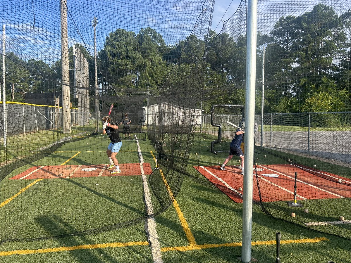 Awesome first night of the Hitting Academy! 🤙🏽

🚨If you missed out, it’s not too late to sign up for the last 3 sessions! 

LINK TO SIGN UP 👇🏼 

playnsports.com/event/hitting-…