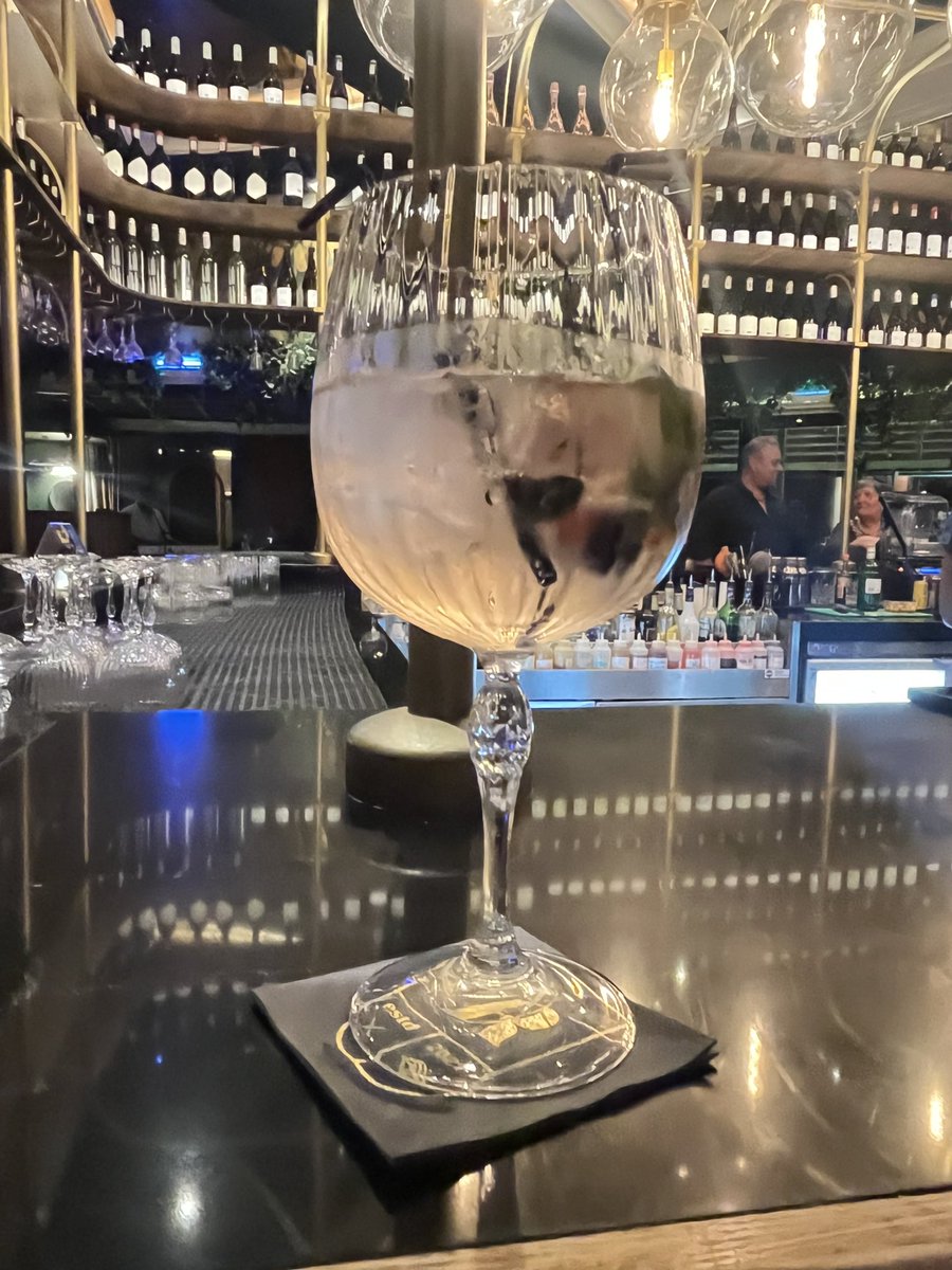 Thuski7's tweet image. Happy Friday.
Let’s enjoy 🍹