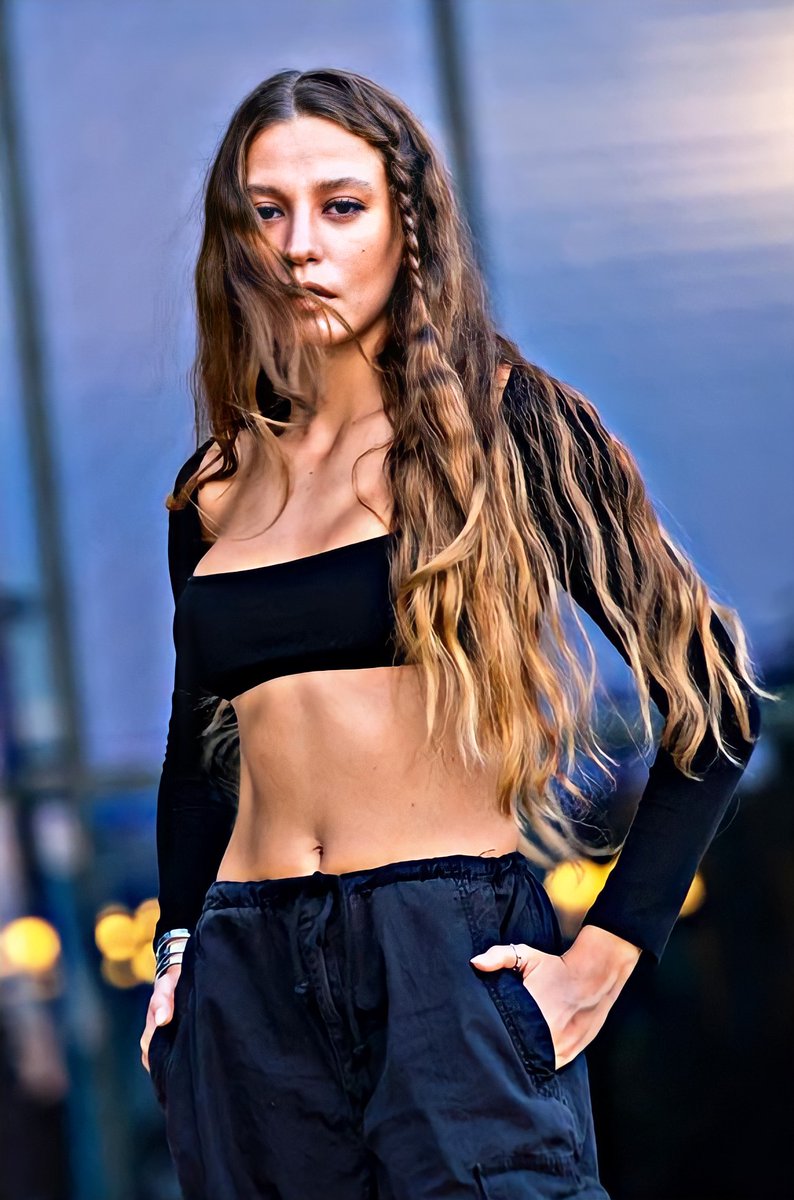 Uzun saçli serenay erasi..💓