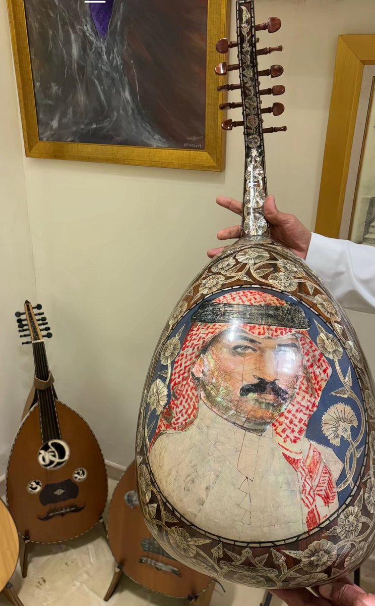عود الفنان عبادي الجوهر منقوش عليه صورته 😍.