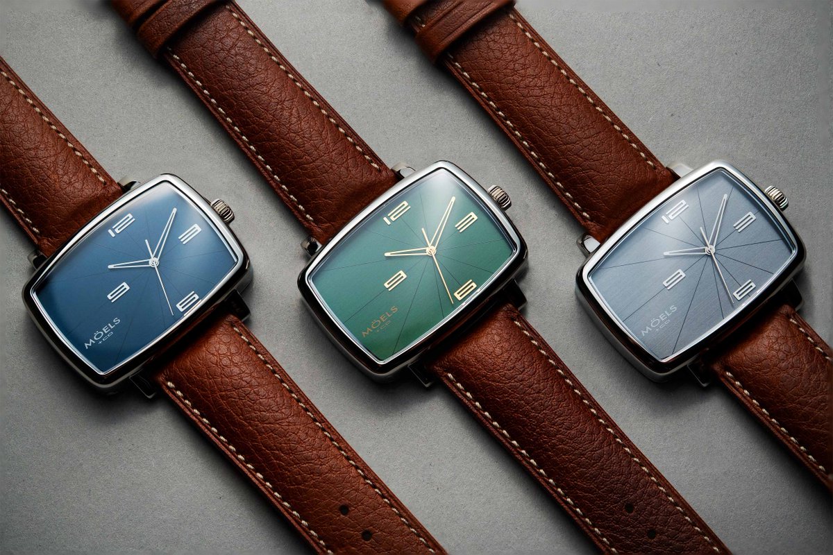 Möels 369 ve 
Bileğe ağır, duruşa iddialı… Mahalleye yeni biri taşındı: 
Selefi retroya yaslanmışken, bu yenisi “farklıyım ama ben de buradayım” diyor.
Renkli, kalın, entegre bilezikli.
Fiyat 1.150 £. Üç güne adınız çıkabilir.