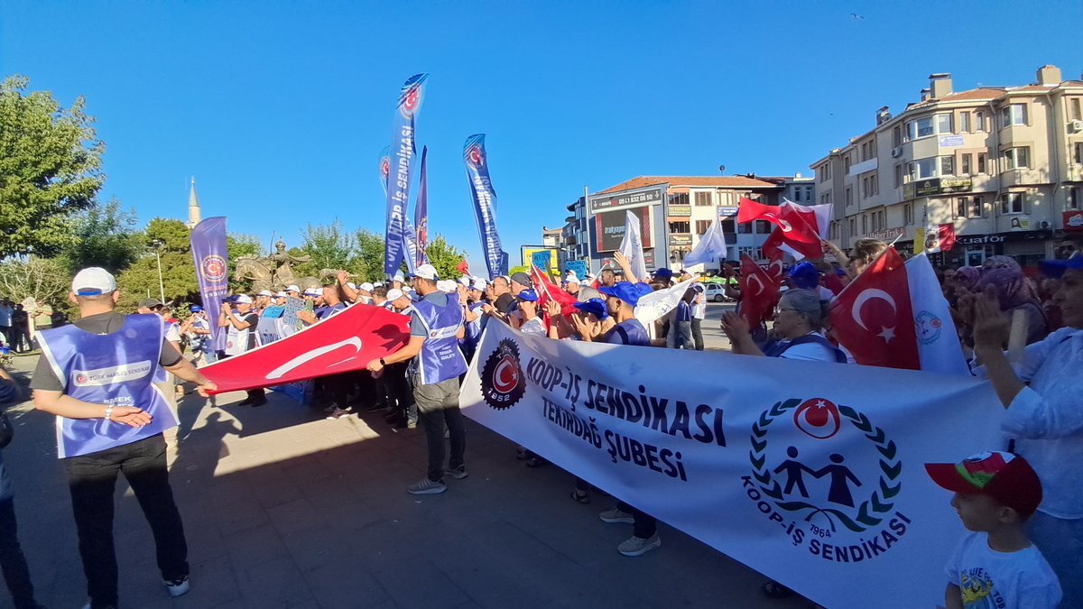 tekirdagak's tweet photo. Üretiyoruz, çalışıyoruz, alın teri döküyoruz... Ama geçinemiyoruz!

KÇP beklentimiz sadece hakkımız olanı istemektir.
@tcbestepe
@csgbakanligi
@HMBakanligi
#zordayizgecinemiyoruz https://t.co/YnvWdDG9Yc