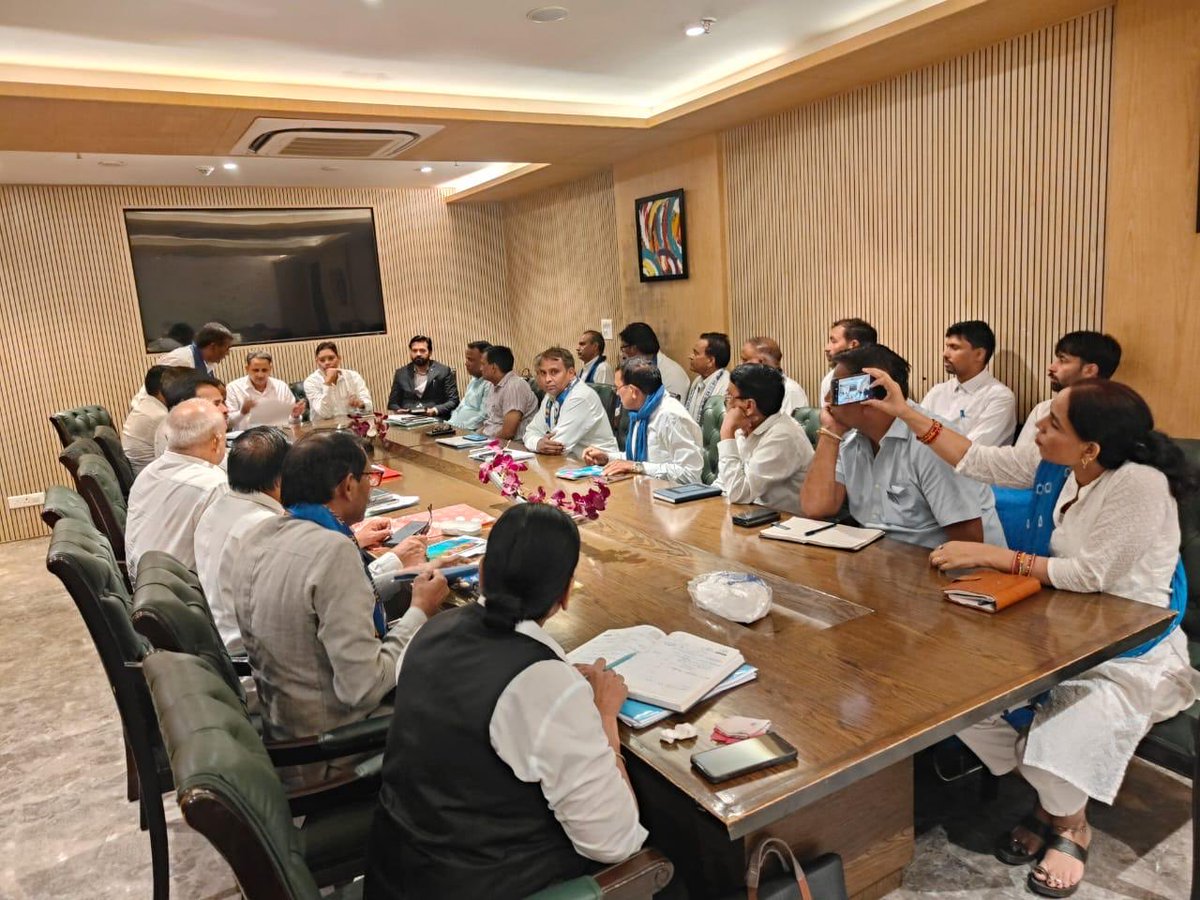 ramjigautambsp's tweet image. आज कंस्टीट्यूशन क्लब दिल्ली में प्रदेश के सभी जोन कोऑर्डिनेटर और पार्टी के वरिष्ठ पदाधिकारियों की बैठक में संगठन को मजबूत करने के लिए रणनीति और समीक्षा बैठक की गई । जय भीम जय भारत